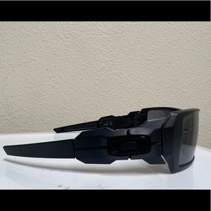 Oakley Mens sunglasses